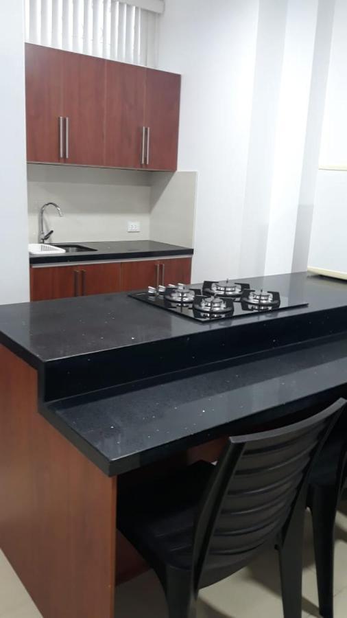 Departamentos Marcecilia De 2 Y 3 Habitaciones En El Centro De Manta Buitenkant foto